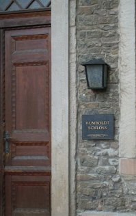 Enthüllte Gedenktafel